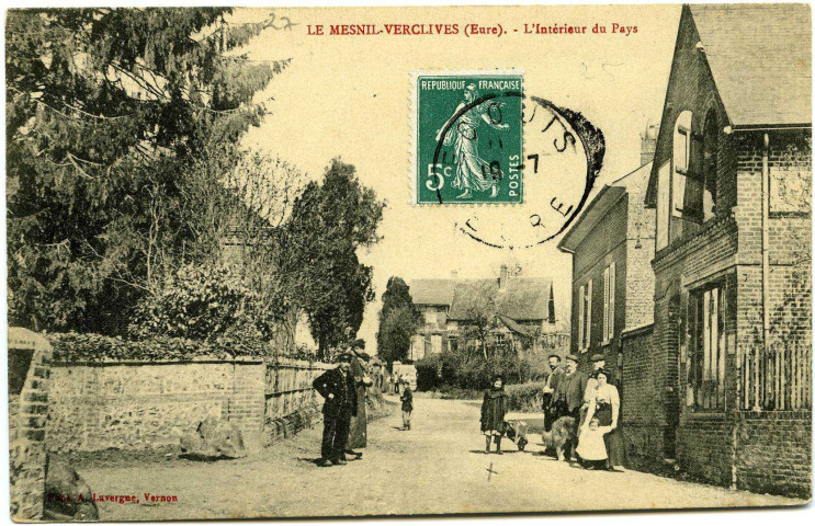 Mesnil-Verclives (Le). L'Intérieur du Pays.