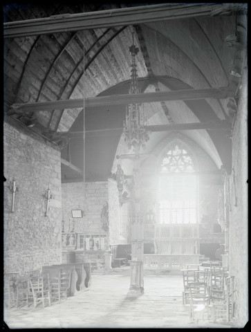 Intérieur d'église bretonne.