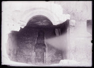 Ruines d'un mausolée.