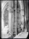 Angle de la galerie du cloître de l'abbaye Notre-Dame de Fontenelle de Saint-Wandrille-Rançon (Seine-Maritime).