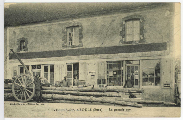 Villers-sur-le-Roule. La grande rue.