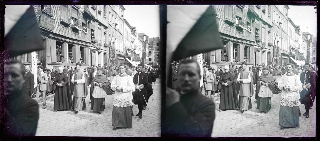 Procession en l'honneur de la béatification de Sainte-Thérèse de Lisieux à Lisieux (Calvados).