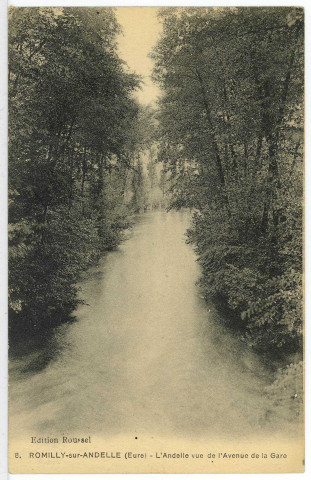 Romilly-sur-Andelle. L'Andelle vue de l'Avenue de la Gare.