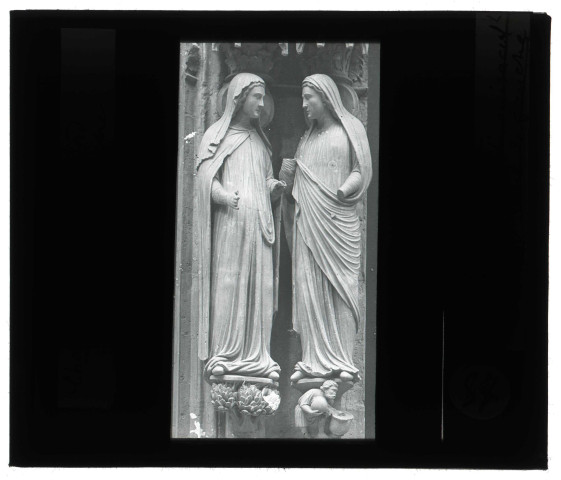 Cathédrale Notre-Dame de Chartres (Eure-et-Loir), porche nord, portail gauche, "La Visitation".