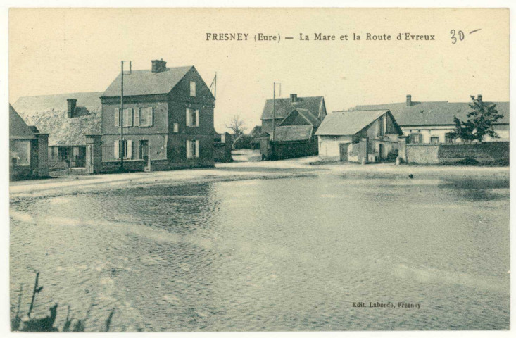 Fresney. La Mare et la Route d'Evreux.