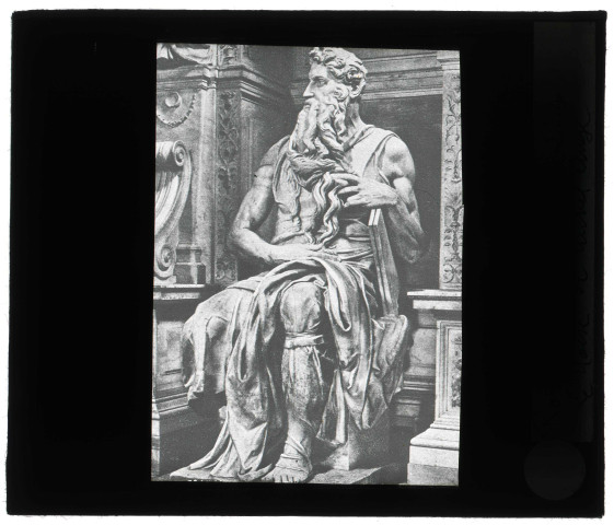 Église Saint-Pierre-aux-Liens à Rome (Italie), monument de Jules II par Michel-Ange.