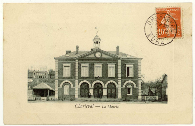 Charleval. La Mairie.