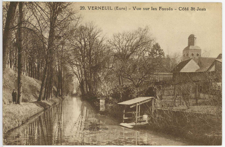 Verneuil-sur-Avre. Vue des Fossés - Côté St-Jean.