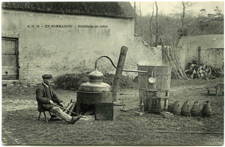 Divers. En Normandie - Distillerie de cidre.