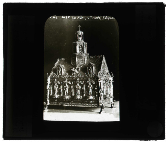 Reliquaire en forme châsse dit de Saint-Salomon à La Martyre (Finistère).