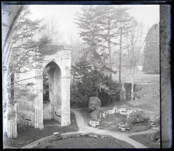 Ruines et vestiges de l'abbaye de Jumièges (Seine-Maritime).