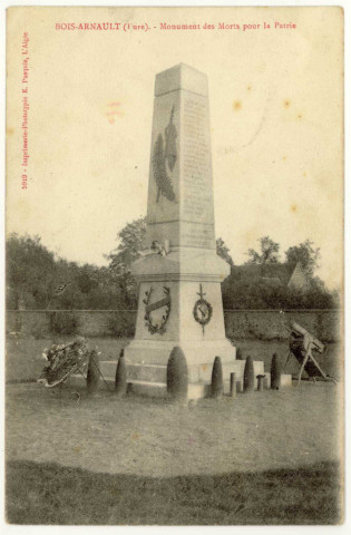 Bois-Arnault. Monument des Morts pour la Patrie.