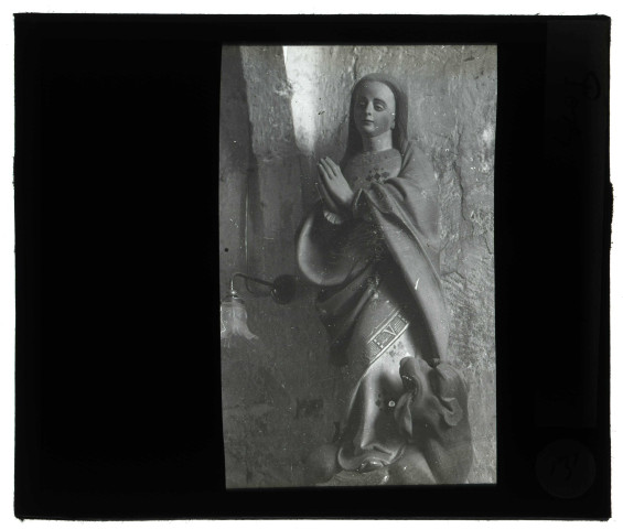 Église de Poses (Eure), statue de Sainte-Marguerite.