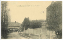 Saint-Eloi-de-Fourques. La Mairie.