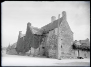 Façade d'un manoir de Bus-Saint-Rémy (Eure).