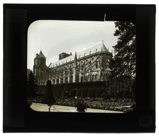 Cathédrale Saint-Étienne de Bourges (Cher), chevet et côté sud.