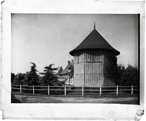Pigeonnier à colombages.