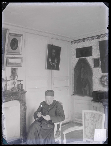 Bournainville-Faverolles (Eure), salon de M. le curé.