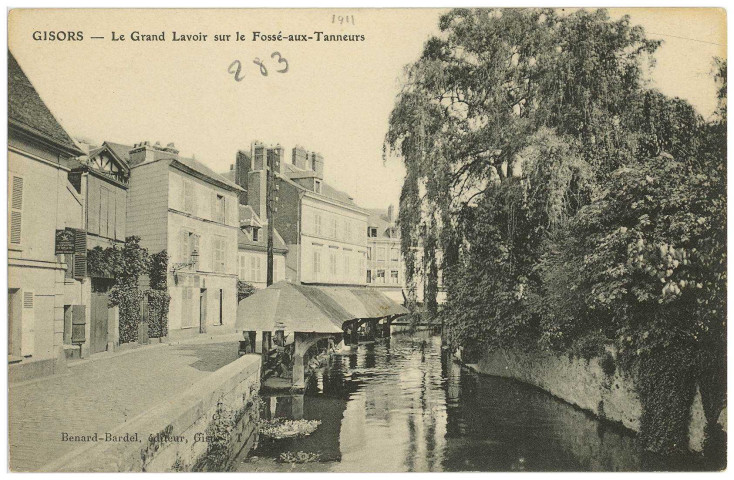 Gisors. Le Grand Lavoir sur le Fossé-aux-Tanneurs.