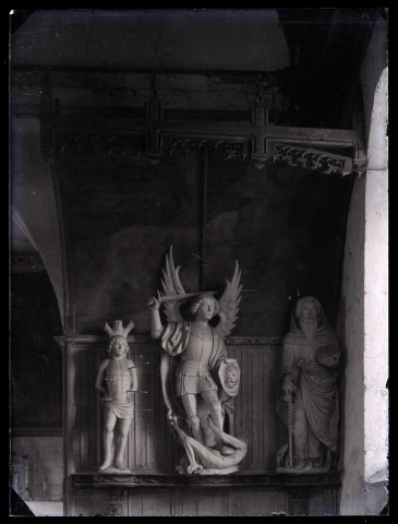 Église Saint-Pierre d'Aulnay-sur-Iton (Eure), statues de Saint-Sébastien, Saint-Michel et Saint-Antoine.