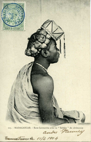 MADAGASCAR. - Bara-Iantsantsa avec sa "Sobika" de cérémonie