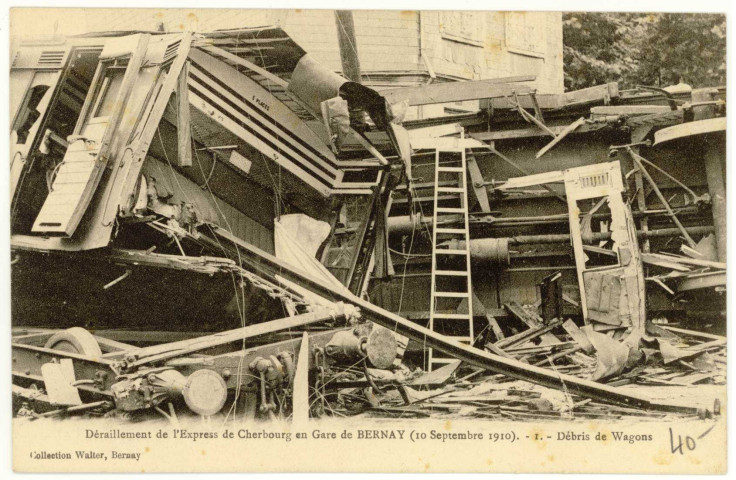 Bernay. Déraillement de l'Express de Cherbourg en Gare de Bernay (10 septembre 1910), Débris de Wagons.