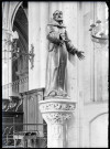 Statue de l'entrée du chœur côté nord de l'église collégiale Saint-Laurent, église Notre-Dame de Eu (Seine-Maritime).