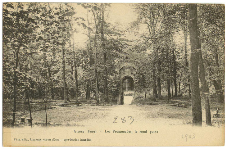 Gisors. Les Promenades, le rond point.