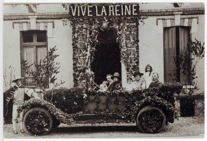 Divers. Vive la Reine.