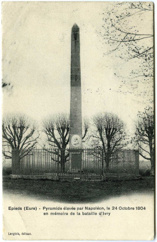Epieds. Pyramide élevée par Napoléon, le 24 octobre 1804 en mémoire de la bataille d'Ivry.