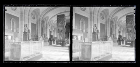 Salle et collections d'un musée égyptien.