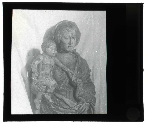 Église d'Authouillet (Eure), statue en buste de Vierge à l'enfant.