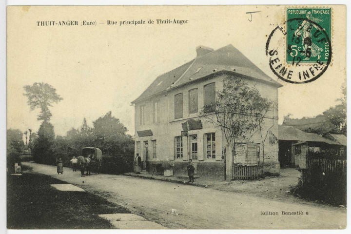 Thuit-Anger (Le). Rue principale de Thuit-Anger.