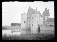 Tours et douves du château de Sully-sur-Loire (Loiret)