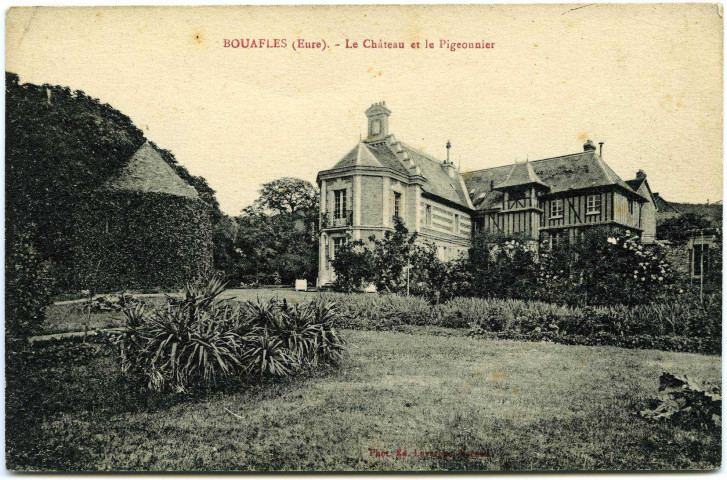 Bouafles. Le Château et le Pigeonnier.
