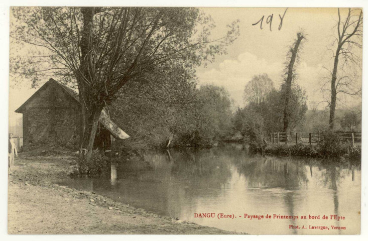 Dangu. Paysage de Printemps au bord de l'Epte.
