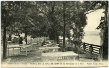 Andelys (Les). Petit Andely - Hotel de la Chaine d'Or P Boirel Terasse sur la Seine.