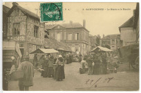 Saint-Georges-du-Vièvre. La Mairie et le Marché.