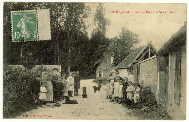 Fains. Route de Pacy à la Noé du Bois.