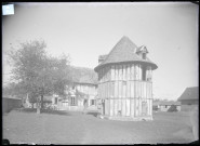 Pigeonnier à colombages d'un chaumière de Villettes (Eure).