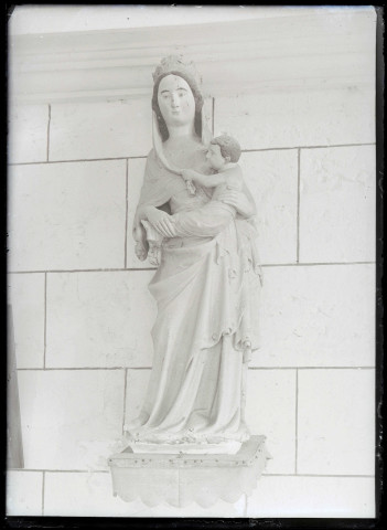 Statue de Vierge à l'enfant de l'église de Surtauville (Eure).