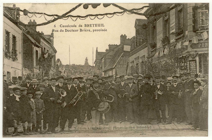 Breteuil-sur-Iton. 6-Rue du Docteur Brière, pavoisée.