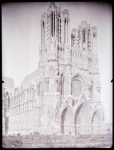 Façade de la cathédrale de Reims (Marne).