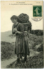Divers. En Normandie. - Une pêcheuse de moules rentrant du rocher.