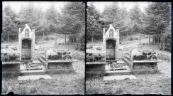 Fontaine bretonne avec statues de saints.