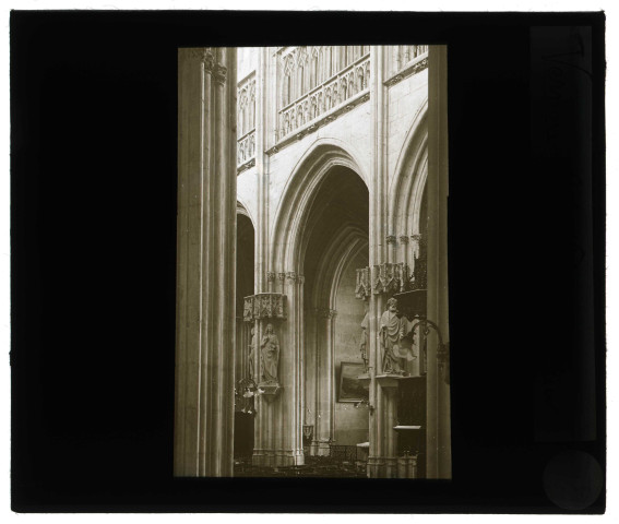 Collégiale Notre-Dame de Vernon (Eure), nef, arcade.