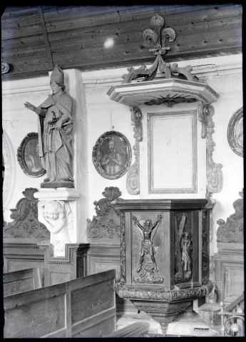 Chaire de l'église d'Authouillet (Eure).