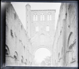 Pignon des ruines de l'abbaye de Jumièges (Seine-Maritime).