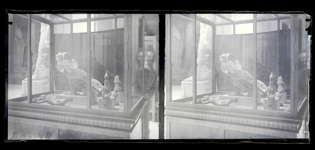 Salle et collections d'un musée égyptien.