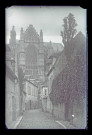 Portail sud de la cathédrale Saint-Pierre de Beauvais (Oise) vu d'une ruelle.